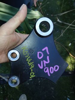 07 Kawasaki Vulcan 900 OEM Caliper Bracket 0014