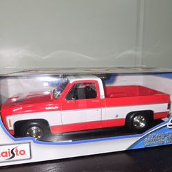 Chevrolet C10 Cheyenne Super 1:18 Scale Diecast