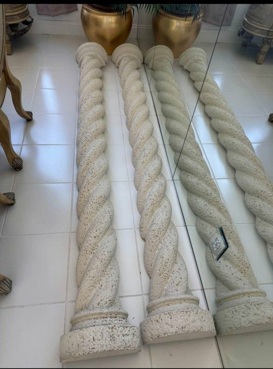 2 Pieces Of Wall decor Pillars  Columns made of Foam