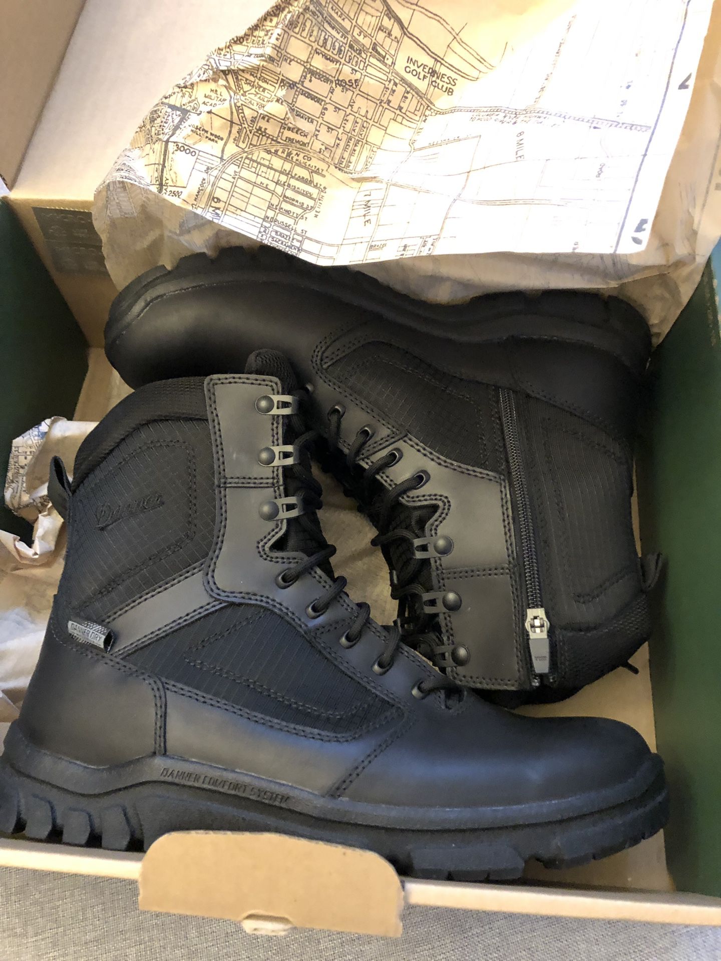 Brand new Danner men’s Lookout side zip waterproof boot