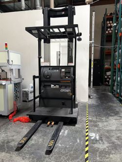 Crown SP 3500 Series Electric Order Picker