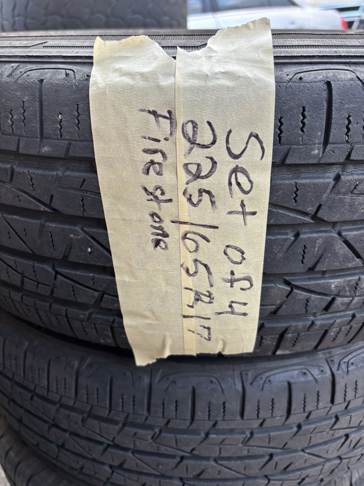 Set of 4 tires 225/65r17 Firestone destination