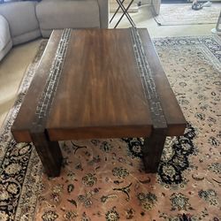 Solid Wood Coffee Table – Modern Design