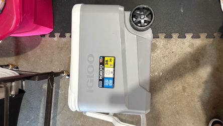 Igloo Wheeled Cooler 38 Qt