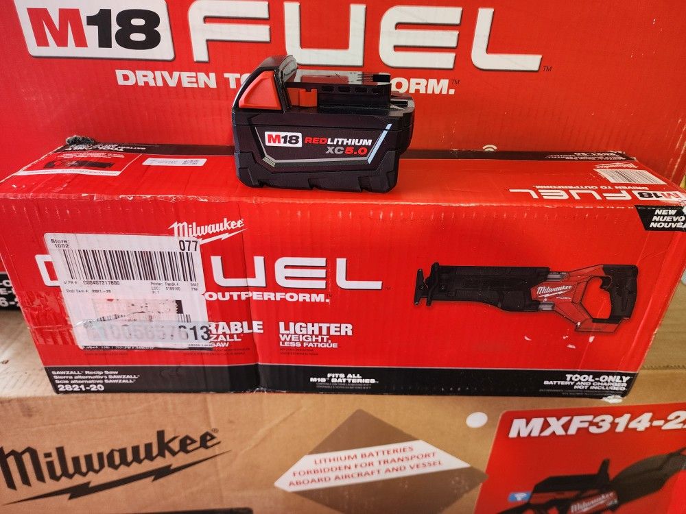 Millwake Fuel Sawsall New In Box Baterie 5.0cx New $220