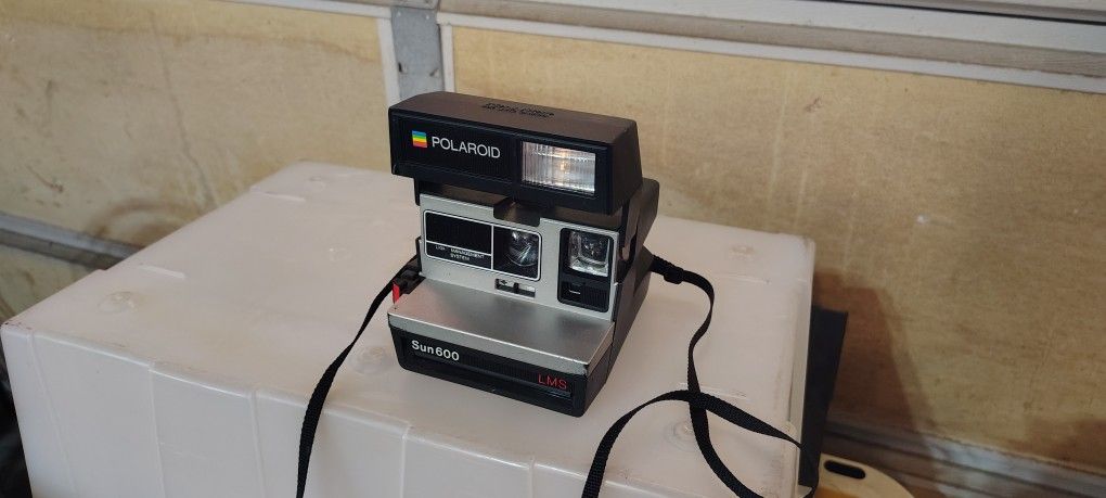 Polaroid Sun 600 Camera
