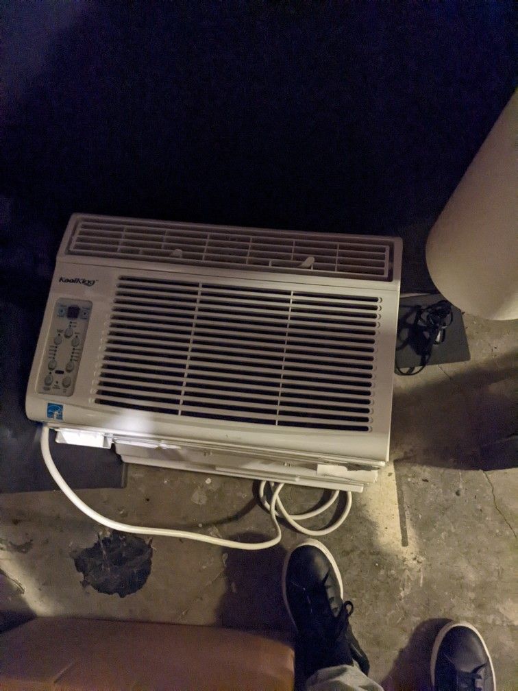 Kool King KWDUK-08CRN1-BCJ9 Window Air Conditioner with Remote - 8K BTU, White