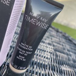 Marykay Timewise Matte 3D$17