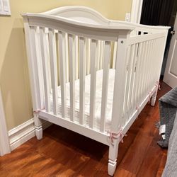 White Chic Crib W/ Mattress 