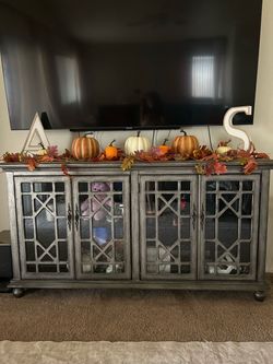 Entertainment center