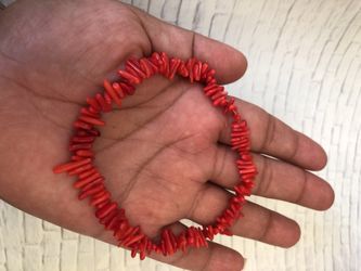 Stretch coral bracelet