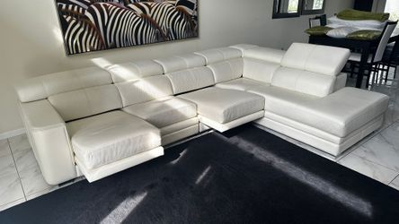 WHITE GENUINE LEATHER SECTIONAL SOFA W RETRACTABLE SEATS by QUEBEC 69 - LIKE NEW - delivery is negotiable
