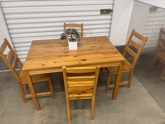 Table chairs set