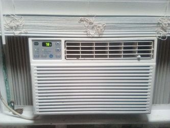 4 Nice window Ac units