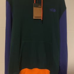 North face hoodie ! 