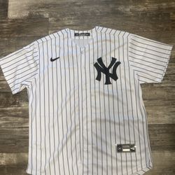 Derek Jeter (MENS XXL) White, New York Yankees pin Drive