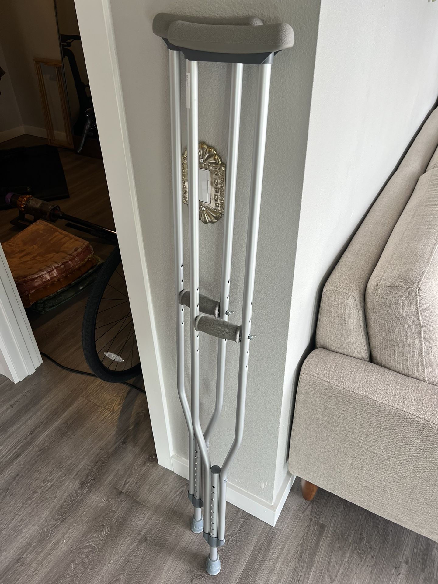 Lightweight Like New Adult Crutches