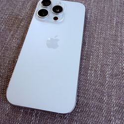 Iphone 16 pro unlocked, great condition, battery 93%