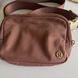 Lululemon Everywhere belt bag 1L 