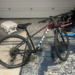 Mountain Bike (TREK)