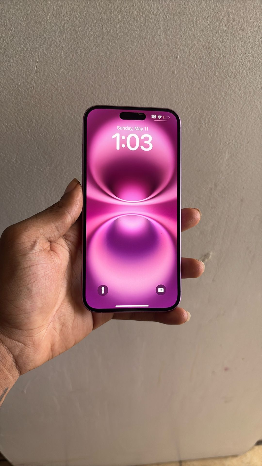 iPhone 16 PINK