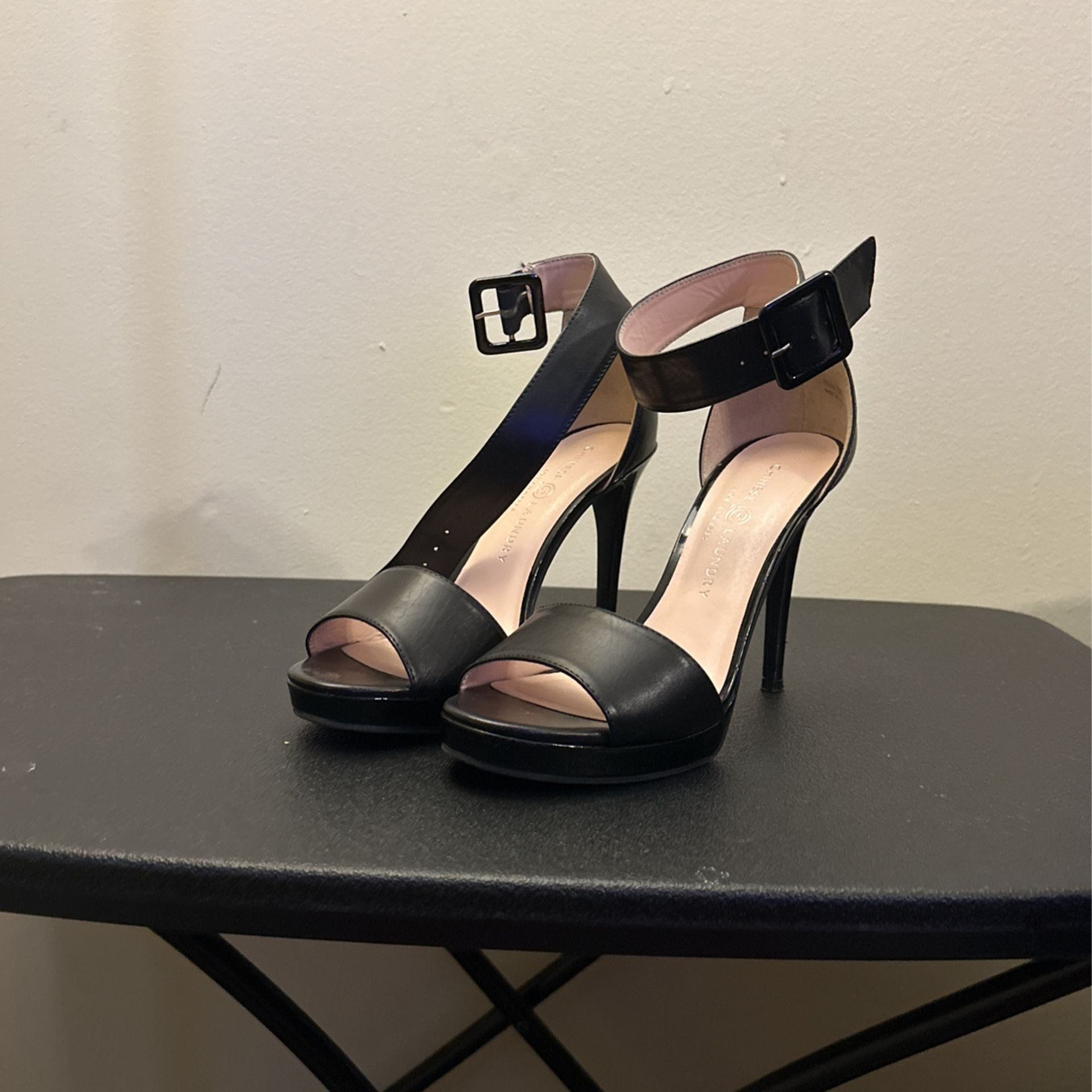 Black Platform Sandal By Chinese laundry. Size 9