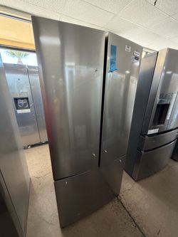 Frigidaire 17.6 Cu Ft Counter Depth French Door Refrigerator