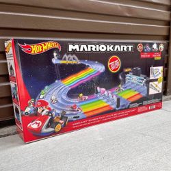 Hot Wheels Mario Kart Rainbow Road Raceway Set