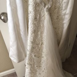 Beautiful Wedding Dress !