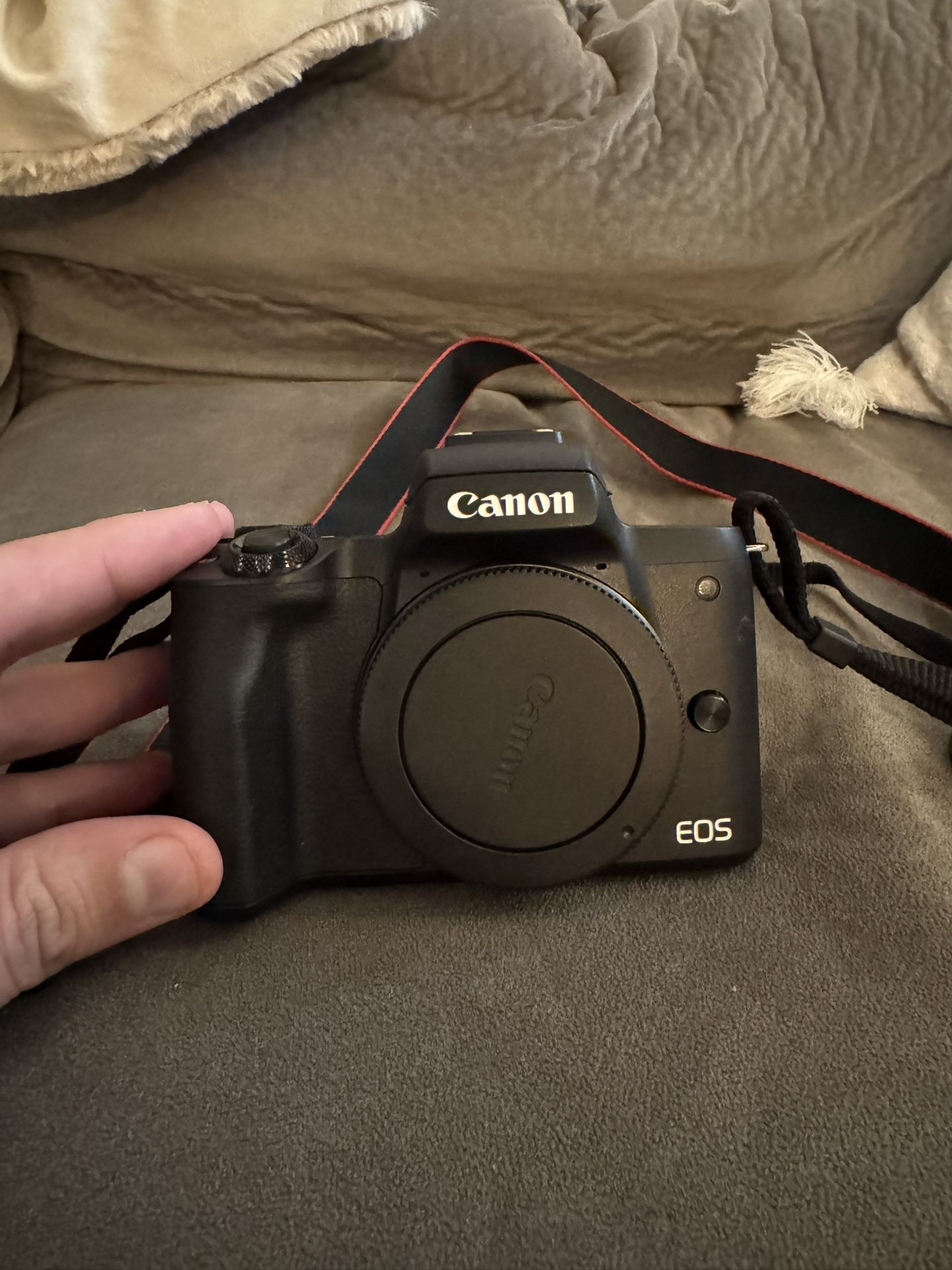 Canon EOS M50