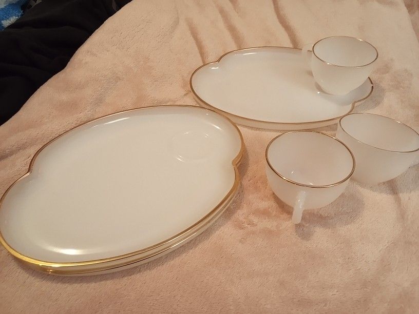 Vintage Milk Glass Luncheon Plates With Cups