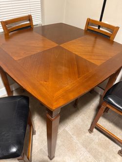 Brown table with 4 chairs black / brown