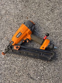 RIDGID 15-Gauge Angled Finish Nailer