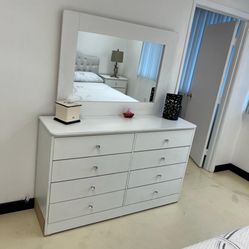 Diamond Dresser With Mirror 