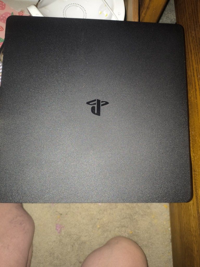 PLAYSTATION 4