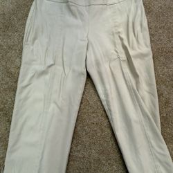 Tribal Woman’s White Capris S 
