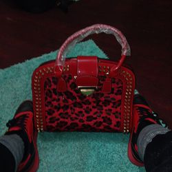 LV RED LEATHER SHOULDER BAG