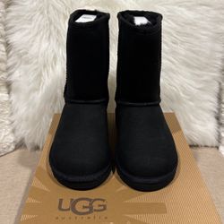 UGG Kids CLASSIC Boots; Black: Size 11 