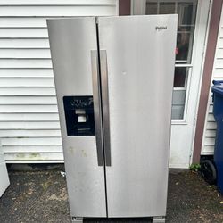Whirlpool side by side w/ water and ice maker,