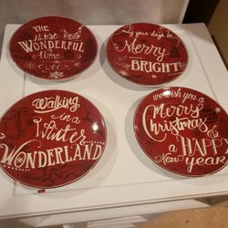 set of 4 Christmas plates 