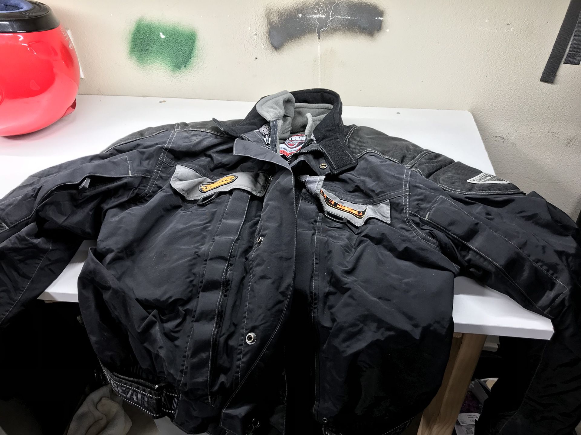 First gear hypertext Motorcycle Jacket Large, with 2 Aria Helmets