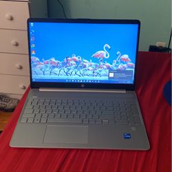1 Year Old Hp Laptop *Trade For A MacBook*