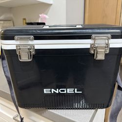 Engel Lunch Box 