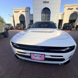 🔥 2026 Dodge Charger Scat Pack R/T – White 🔥 Clean, powerful, and ready to go. This Scat Pack packs a  with 485HP, delivering true muscl