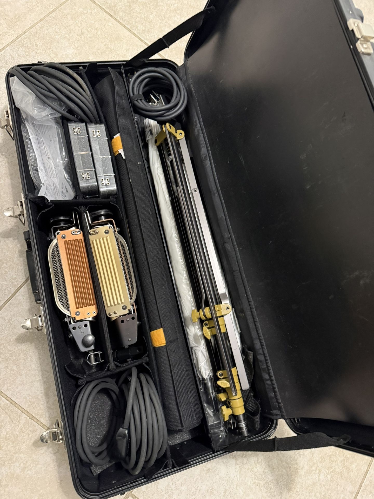 Lowel Pro Tota Light Kit 2000W Total & Hard Case