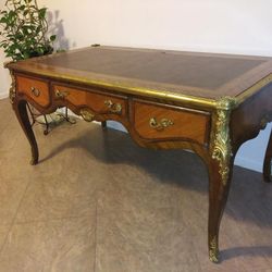 Louis X Writing Desk In Good Condition 