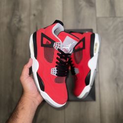 Jordan 4 Toro Bravo Size 8.5