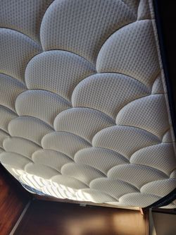 Dreamcloud mattress full Size Hybrid