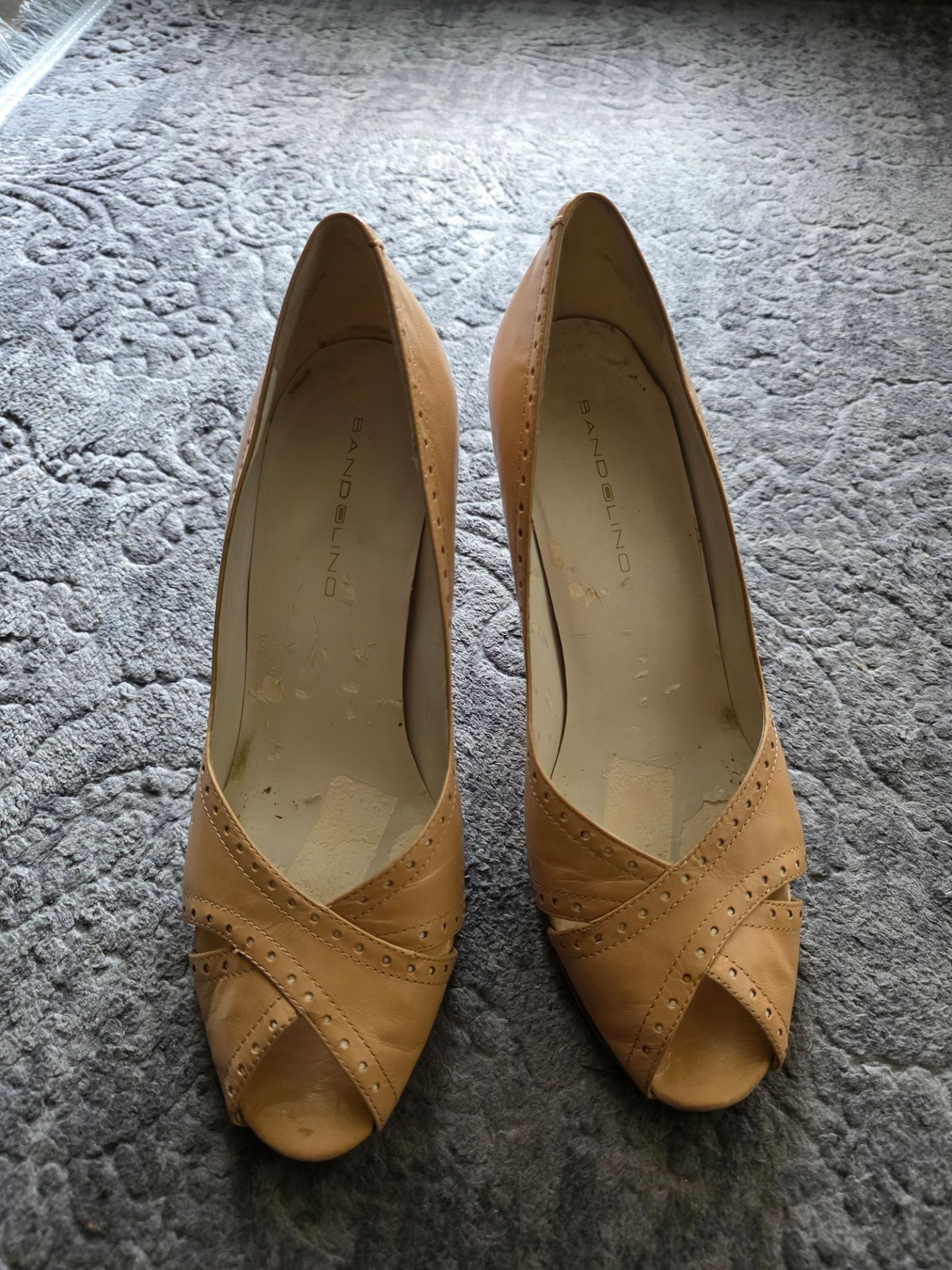 Bandolino cream heels