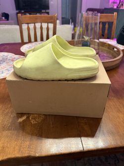 Yeezy Slides yellow